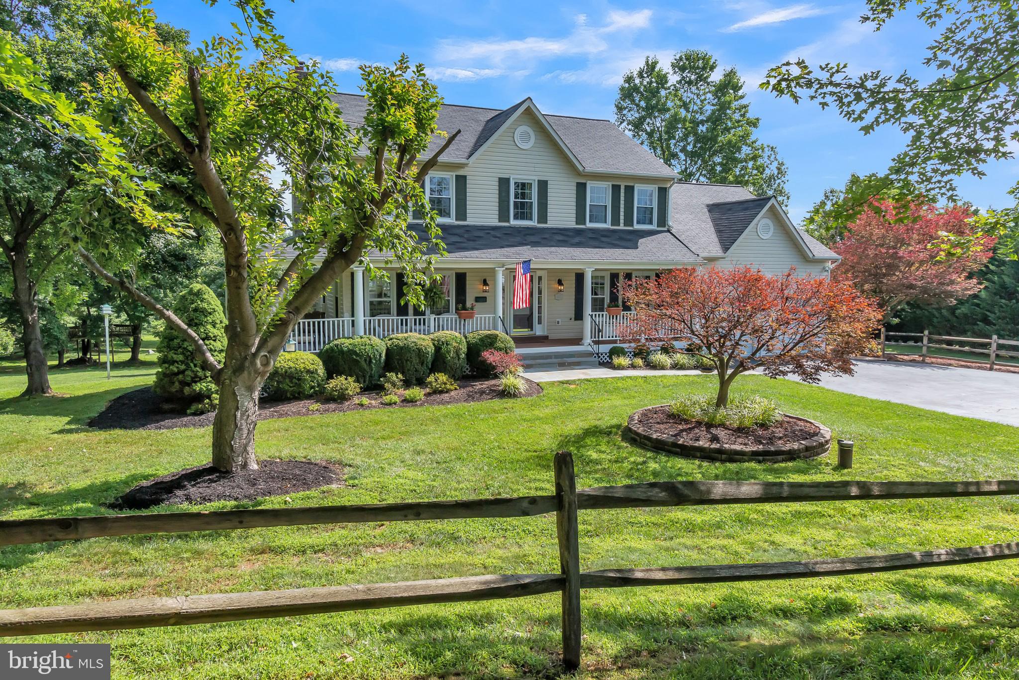 9217 Huntmaster Road Gaithersburg, MD 20882 - Photo 30 of 34 Beautiful front yard too!