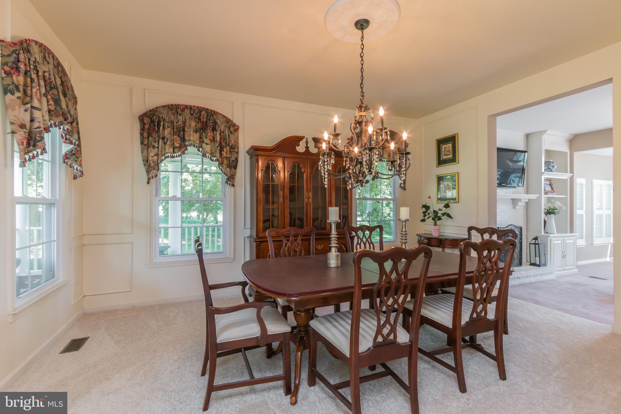 9217 Huntmaster Road Gaithersburg, MD 20882 - Photo 9 of 34 Dining or living room