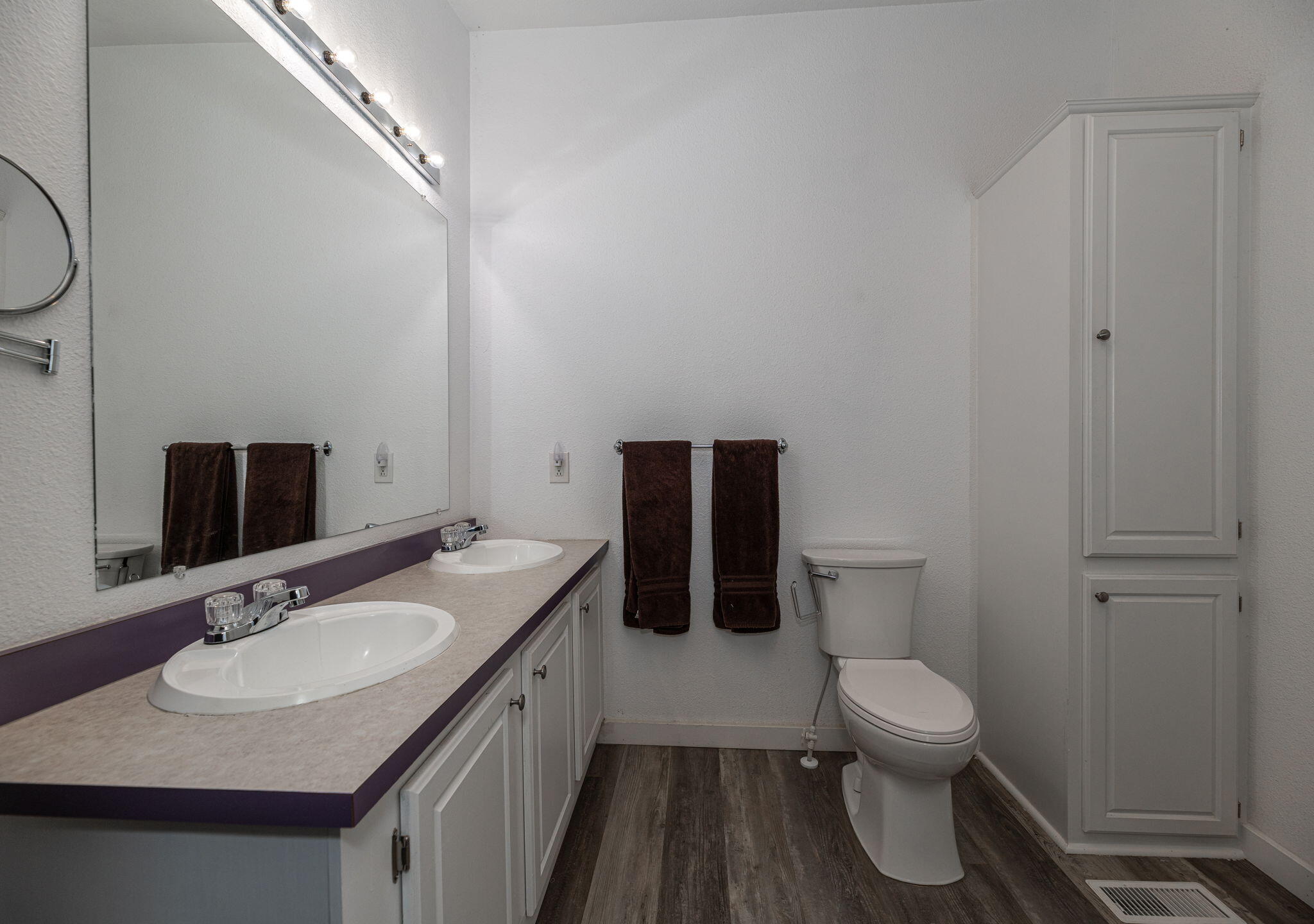 3049 Southeast Custer Road Prineville, OR 97754 - Photo 24 of 38 Primary Bathroom