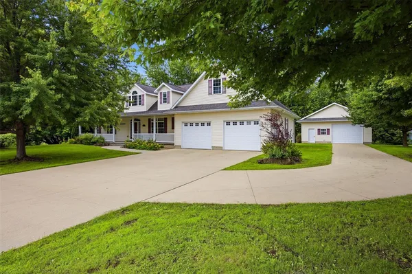 $524,900 | 2675 Madison Lane, Urbana, IA 52345