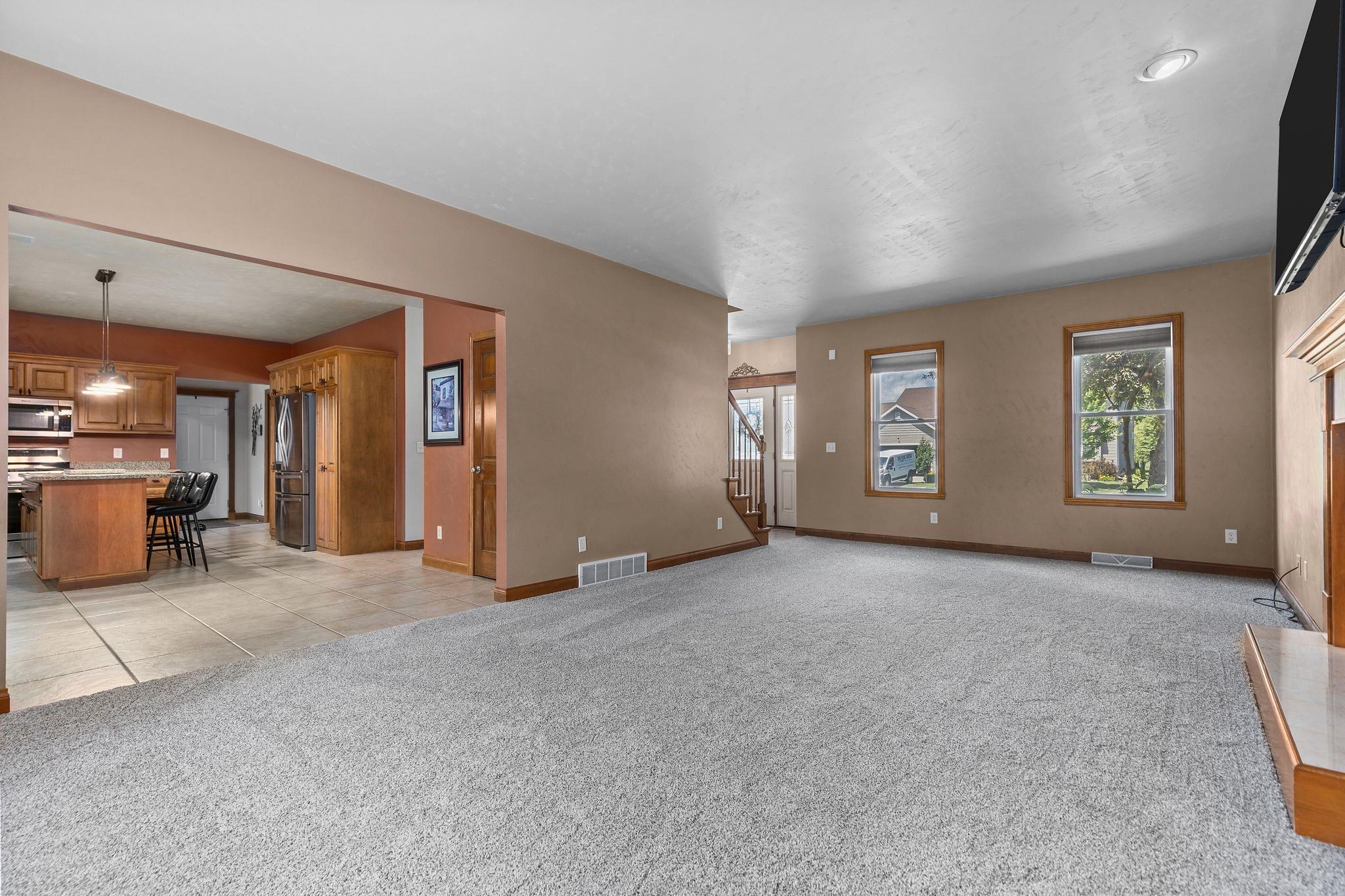 477 Dalton Road Neenah, WI 54956 - Photo 7 of 35