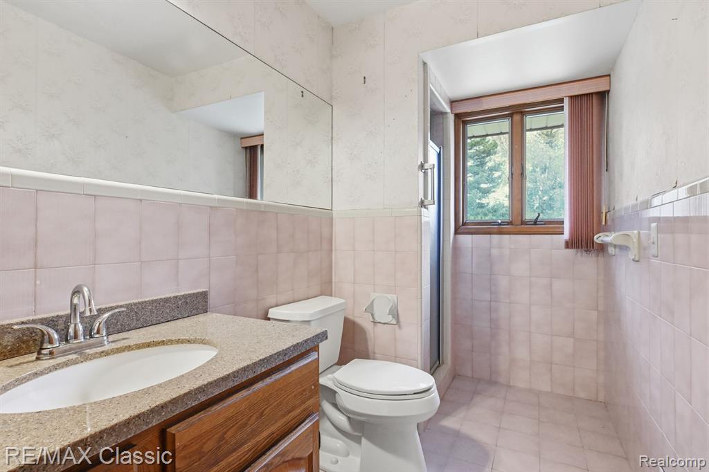 20077 Gill Road Livonia, MI 48152 - Photo 17 of 25 Gallery Image 17
