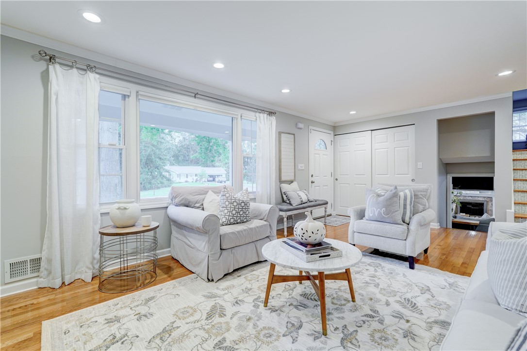 11 Stuyvesant Road Pittsford, NY 14534 - Photo 11 of 29 Living Room