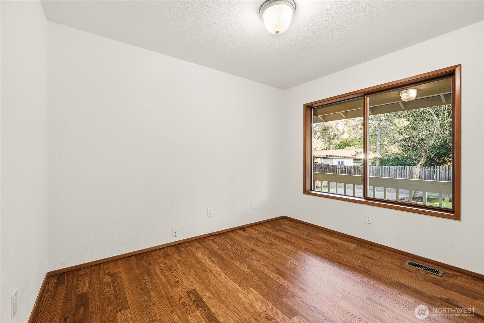 15931 22nd Avenue Southwest Burien, WA 98166 - Photo 15 of 40