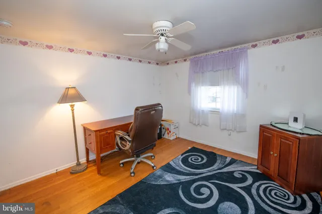 a view of entryway with workspace and mirror