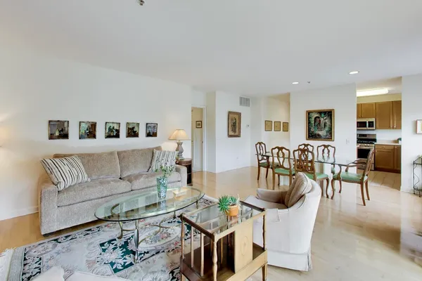 $650,000 | 1107 Greenleaf Avenue, Unit 3F, Wilmette, IL 60091