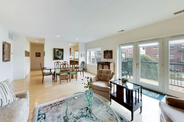 $650,000 | 1107 Greenleaf Avenue, Unit 3F, Wilmette, IL 60091