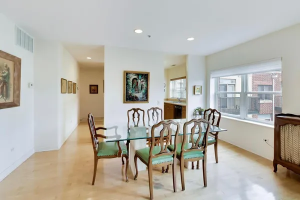 $650,000 | 1107 Greenleaf Avenue, Unit 3F, Wilmette, IL 60091