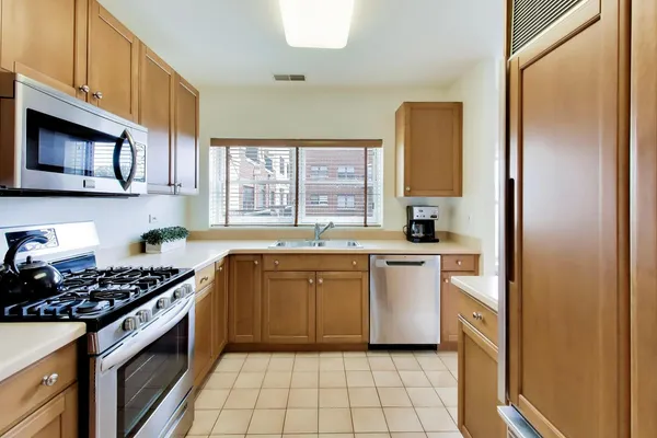 $650,000 | 1107 Greenleaf Avenue, Unit 3F, Wilmette, IL 60091