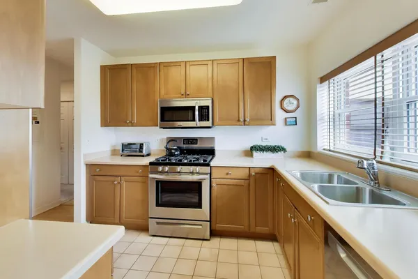 $650,000 | 1107 Greenleaf Avenue, Unit 3F, Wilmette, IL 60091
