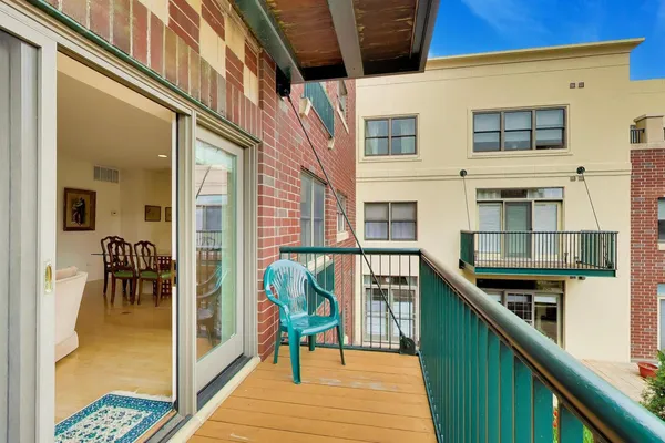 $650,000 | 1107 Greenleaf Avenue, Unit 3F, Wilmette, IL 60091