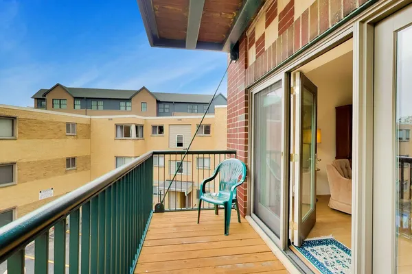 $650,000 | 1107 Greenleaf Avenue, Unit 3F, Wilmette, IL 60091