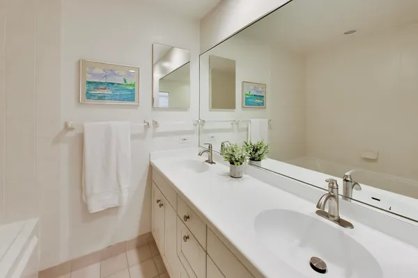$650,000 | 1107 Greenleaf Avenue, Unit 3F, Wilmette, IL 60091