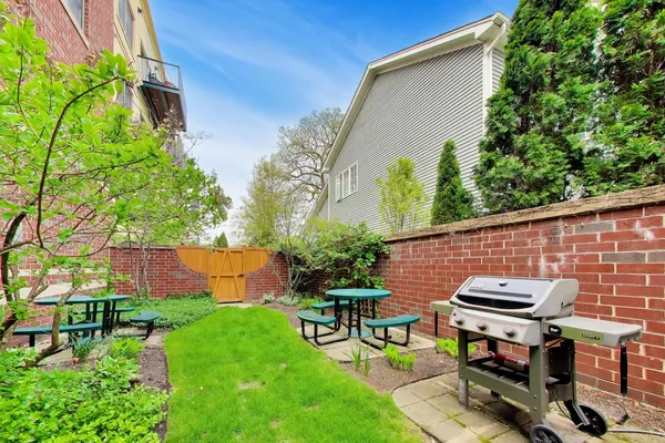 $650,000 | 1107 Greenleaf Avenue, Unit 3F, Wilmette, IL 60091