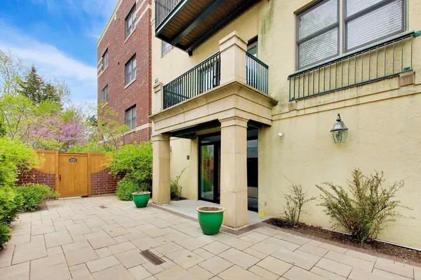 $650,000 | 1107 Greenleaf Avenue, Unit 3F, Wilmette, IL 60091