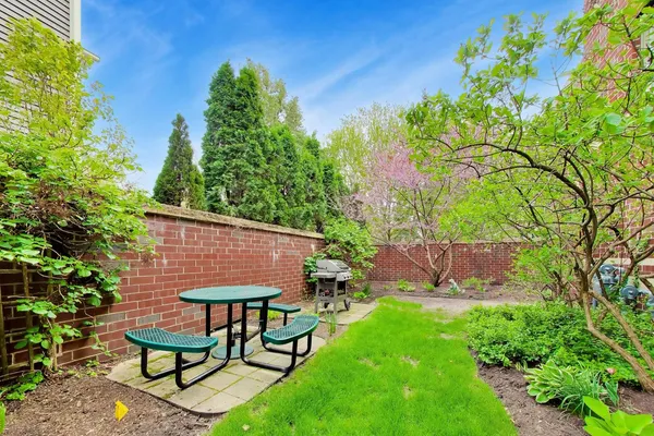 $650,000 | 1107 Greenleaf Avenue, Unit 3F, Wilmette, IL 60091