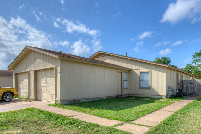View of front facade featuring a front yard and an attached garage