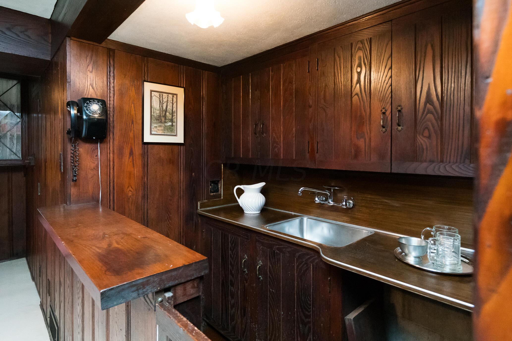 312 Mimring Road Columbus, OH 43202 - Photo 41 of 52 Wet bar