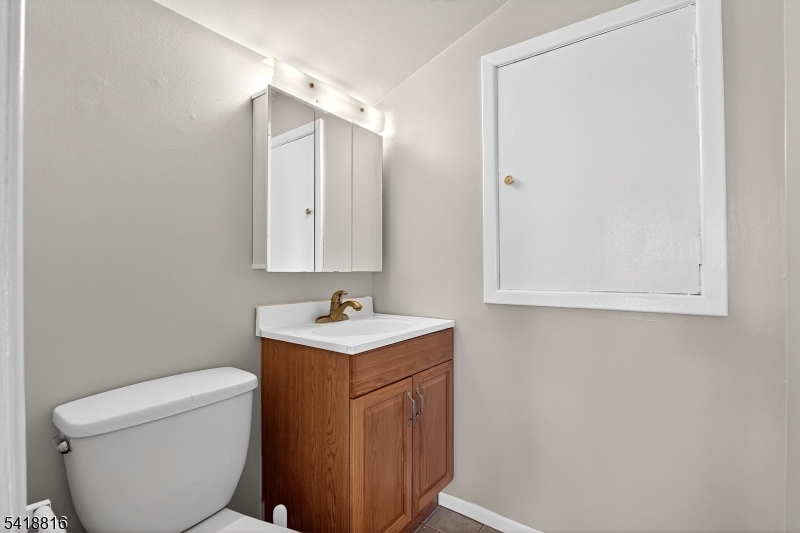 569 Scotland Road Union, NJ 07083 - Photo 22 of 23 a bathroom with a toilet sink and mirror