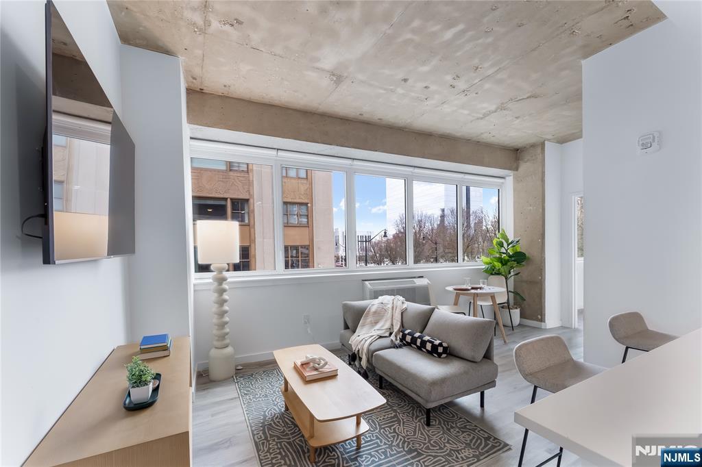 10 Commerce Court, Unit 3G Newark, NJ 07102 - Photo 4 of 11 a living room with furniture and a large window