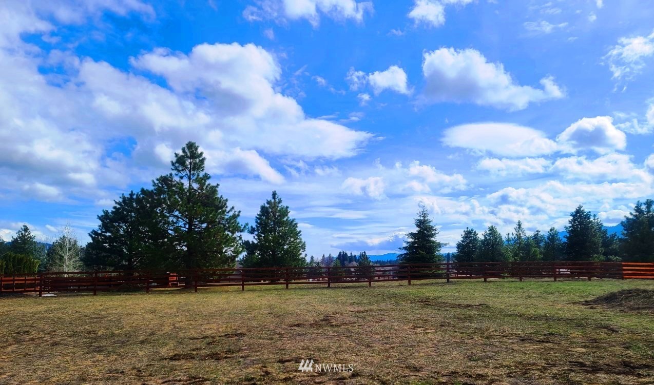 17 D Old Cedars Road Cle Elum, WA 98922 - Photo 13 of 38 a view of a tennis court