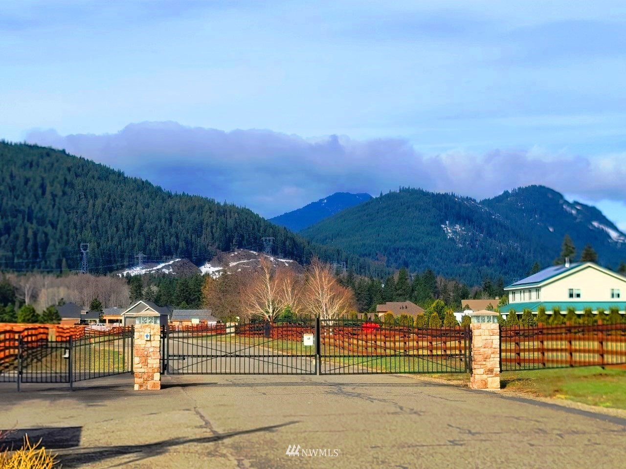 17 D Old Cedars Road Cle Elum, WA 98922 - Photo 3 of 38 a view of a city