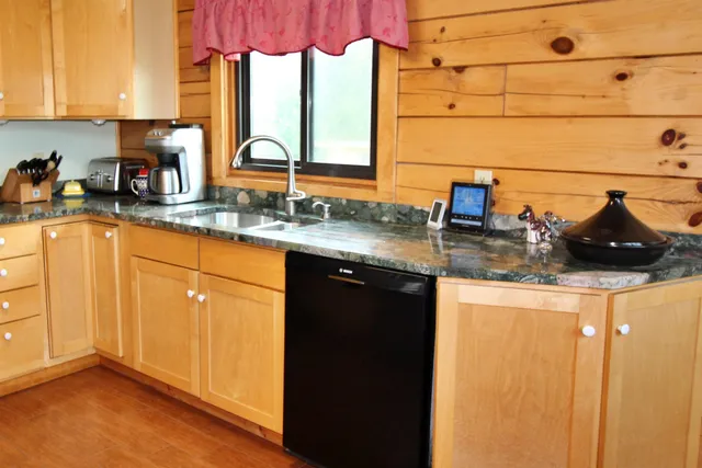 $845,000 | 8 Maynard Court, Grand Isle, VT 05458