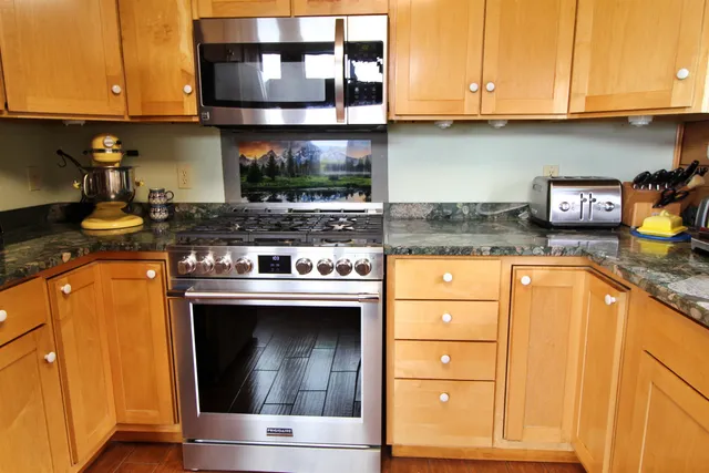 $845,000 | 8 Maynard Court, Grand Isle, VT 05458