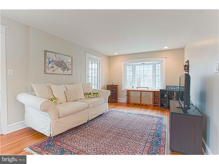 80 Academy Road Bala Cynwyd, PA 19004 - Photo 4 of 20 Living Room