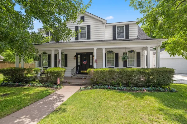 $800,000 | 1311 West Lake Drive, Taylor, TX 76574