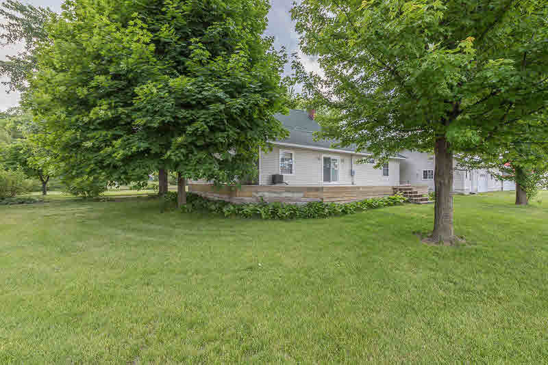 1835 East Chip Road Kawkawlin, MI 48631 - Photo 3 of 24