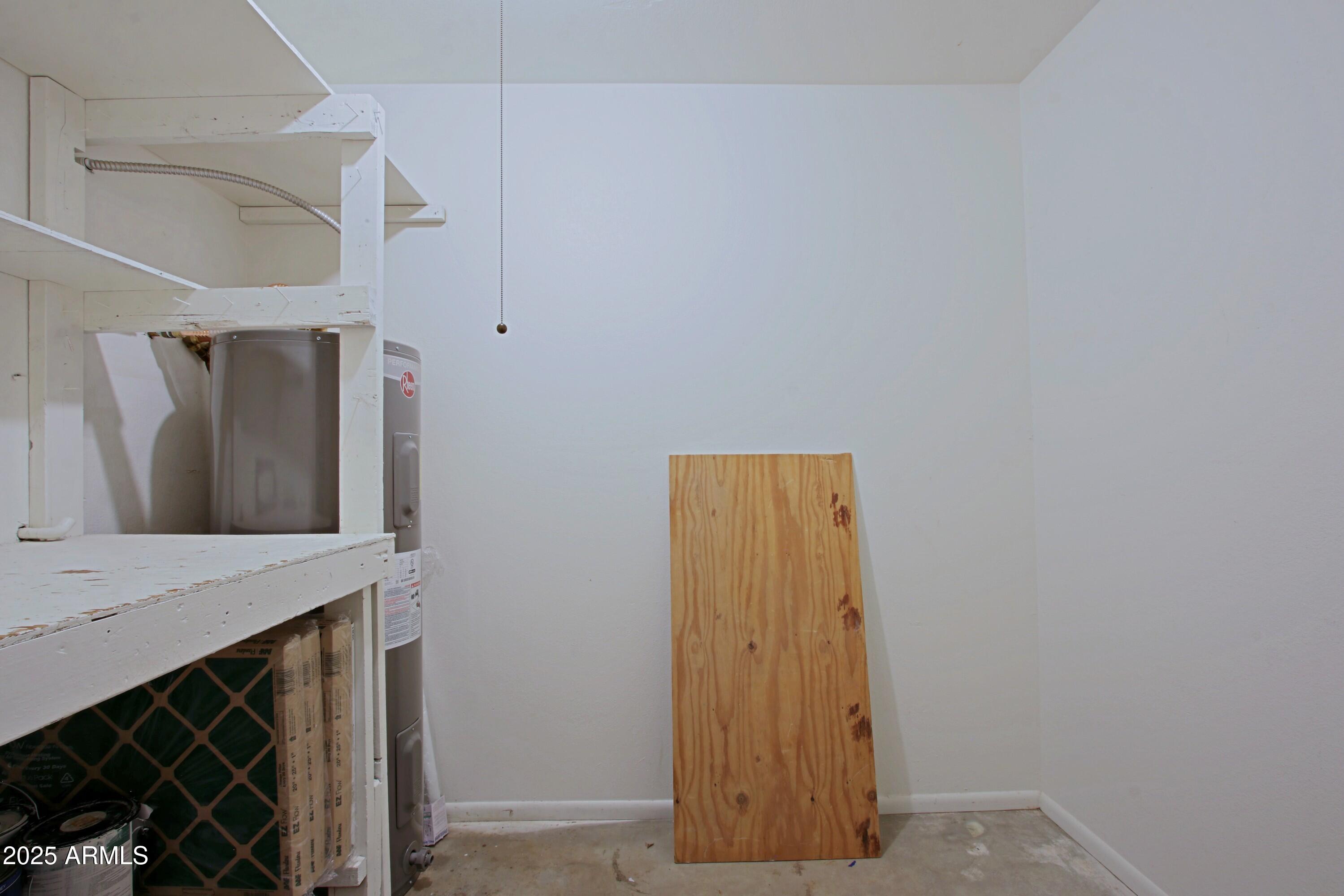 4526 West Altadena Avenue Glendale, AZ 85304 - Photo 28 of 38 a bathroom with a shower and a mirror