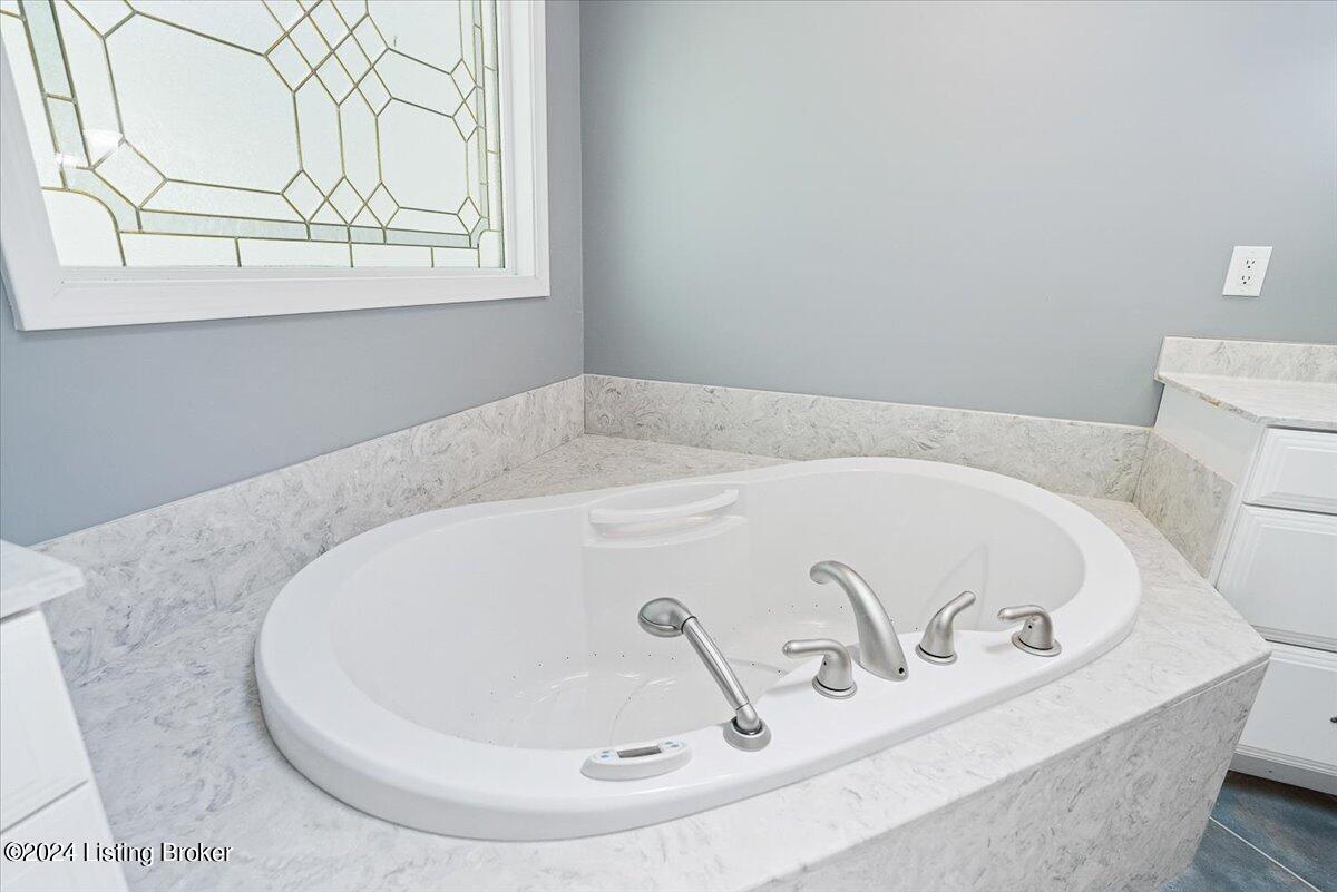 3613 Trail Ridge Road Louisville, KY 40241 - Photo 38 of 70 Primary Bathroom