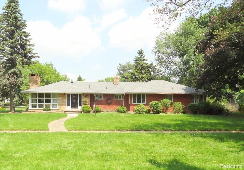 18250 Riverside Drive Franklin, MI 48025 - Photo 1 of 11 1 HOUSE EAST.jpg