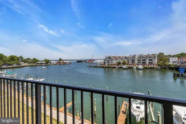 $2,200 | 304 Academy Street, Unit 202, Cambridge, MD 21613