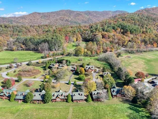 $395,000 | 3558 Riverfront Lane, Hiawassee, GA 30546