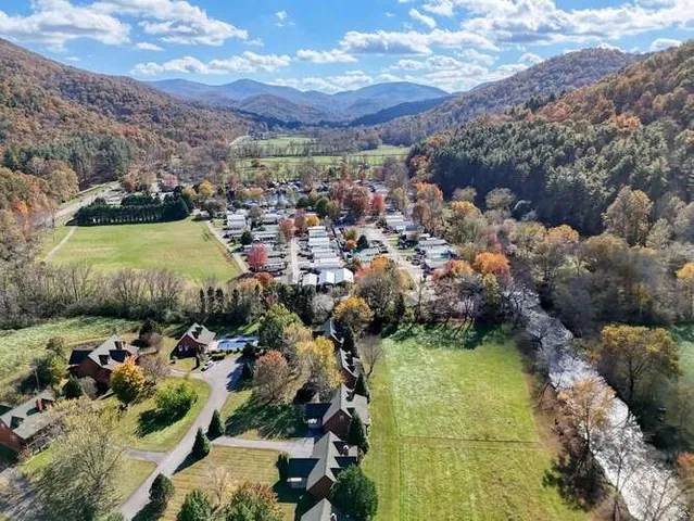 $395,000 | 3558 Riverfront Lane, Hiawassee, GA 30546