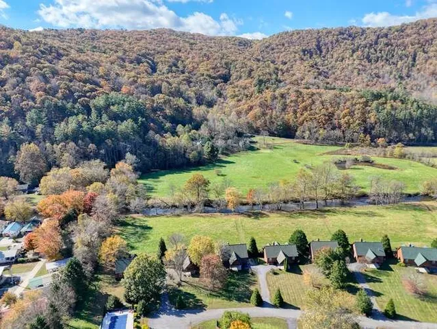 $395,000 | 3558 Riverfront Lane, Hiawassee, GA 30546