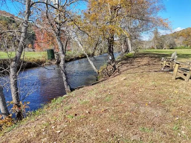 $395,000 | 3558 Riverfront Lane, Hiawassee, GA 30546