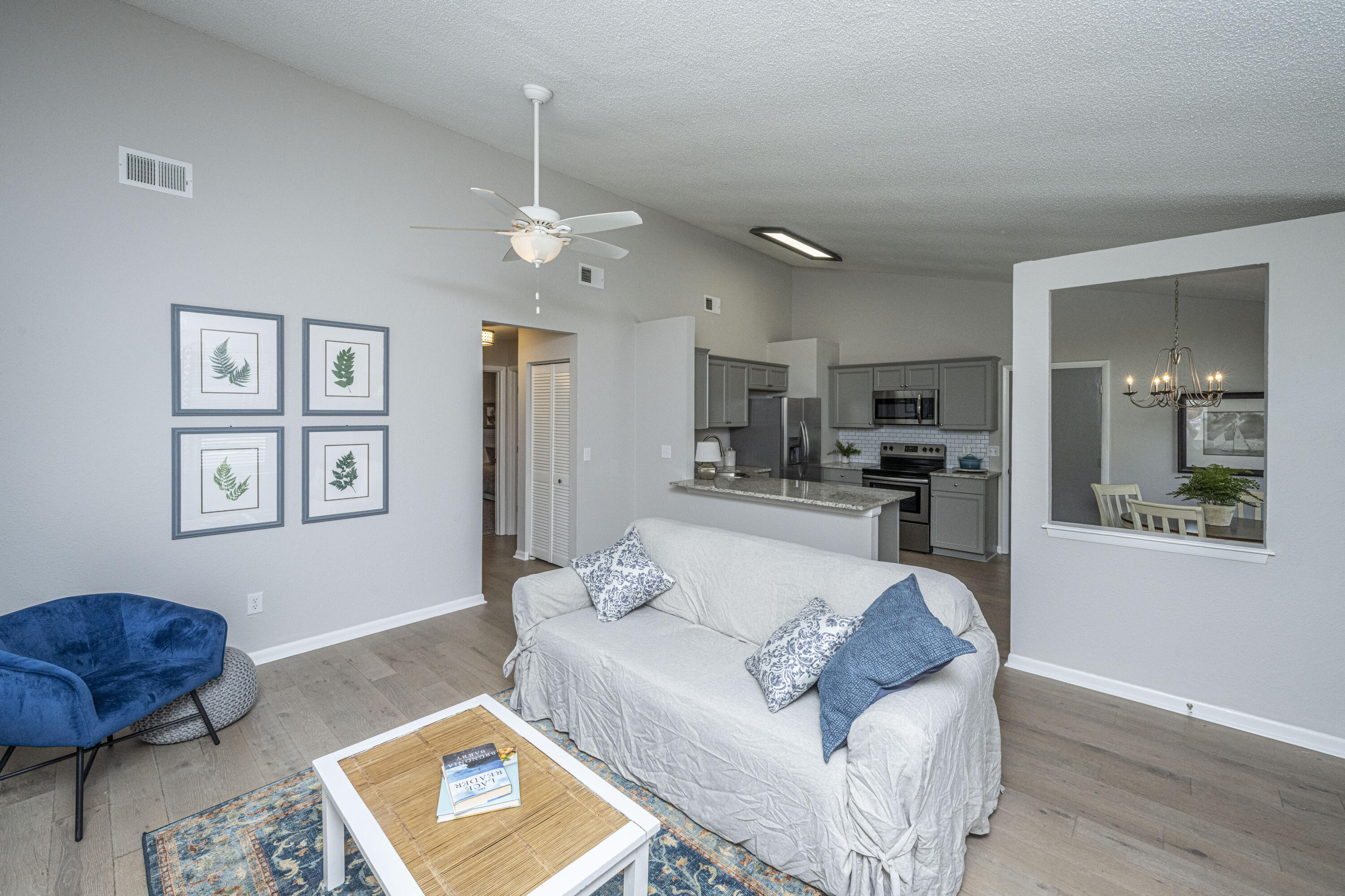 130 Lancashire Road Summerville, SC 29486 - Photo 5 of 29 DSC_9543