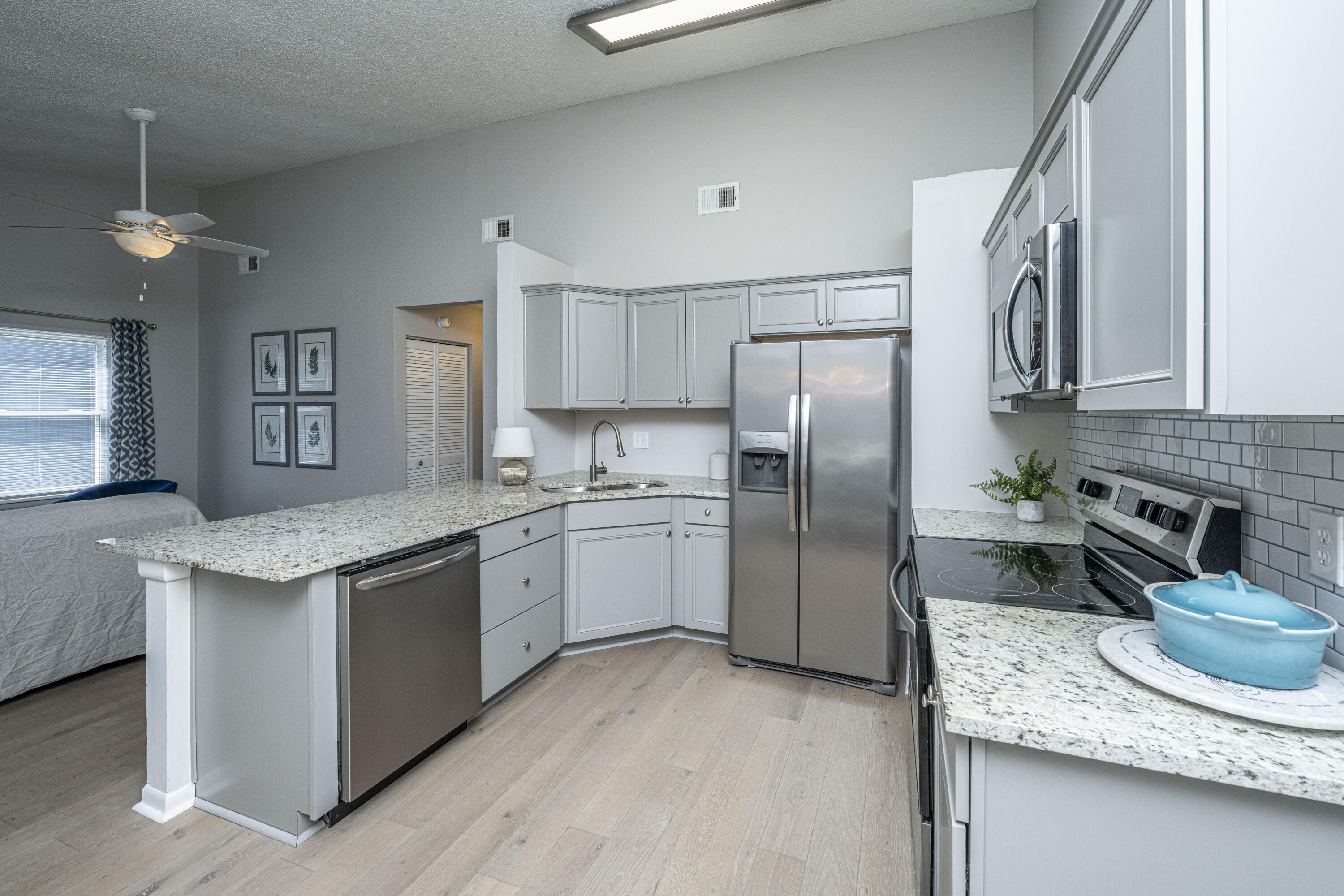 130 Lancashire Road Summerville, SC 29486 - Photo 8 of 29 DSC_9549