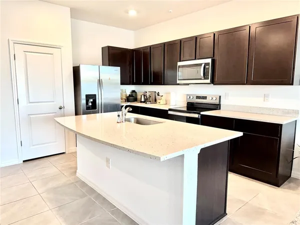 $2,100 | 445 Mangrove Shade Circle, Apollo Beach, FL 33572