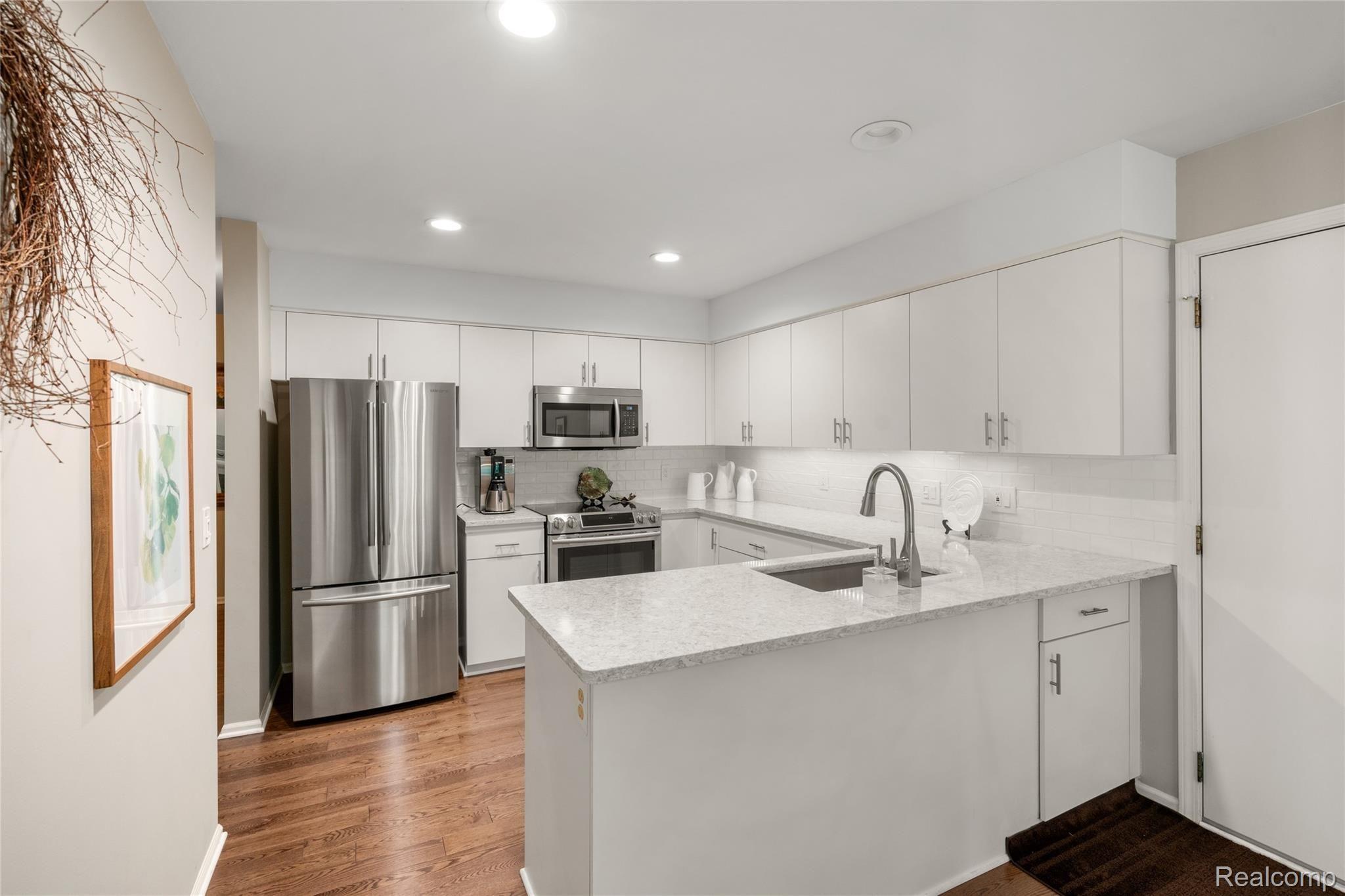 2121 London Bridge Drive, Unit 77 Rochester, MI 48307 - Photo 10 of 22 59362FF2-2720-4A94-812A-F25732C3236B.jpeg