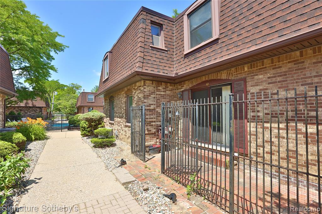 5025 Crooks Road, Unit 42 Royal Oak, MI 48073 - Photo 18 of 19