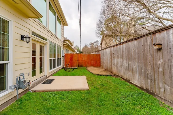 a view of a back yard of the house