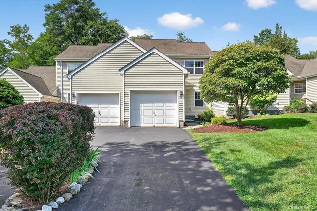 $360,000 | 38 Prestwick Court, Poughkeepsie, NY 12603