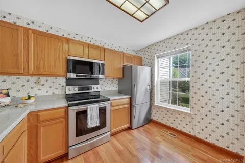 $378,000 | 38 Prestwick Court, Poughkeepsie, NY 12603