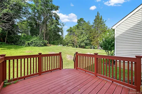 $378,000 | 38 Prestwick Court, Poughkeepsie, NY 12603