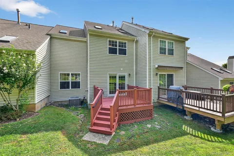 $378,000 | 38 Prestwick Court, Poughkeepsie, NY 12603