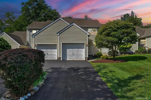 $378,000 | 38 Prestwick Court, Poughkeepsie, NY 12603